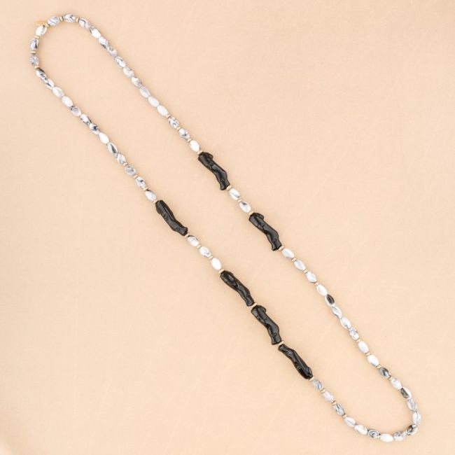 LONG NECKLACE WITH RESIN BEADS