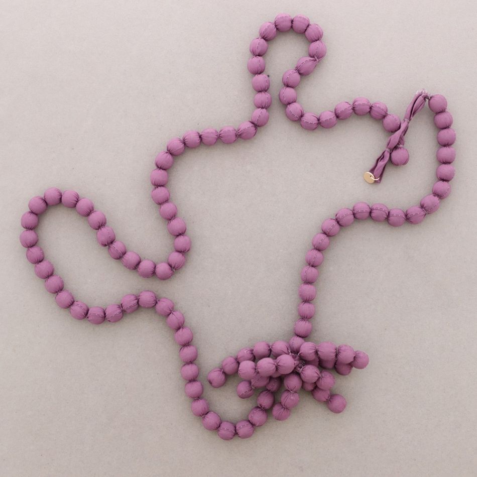 LONG NECKLACE WITH COATED BALLS