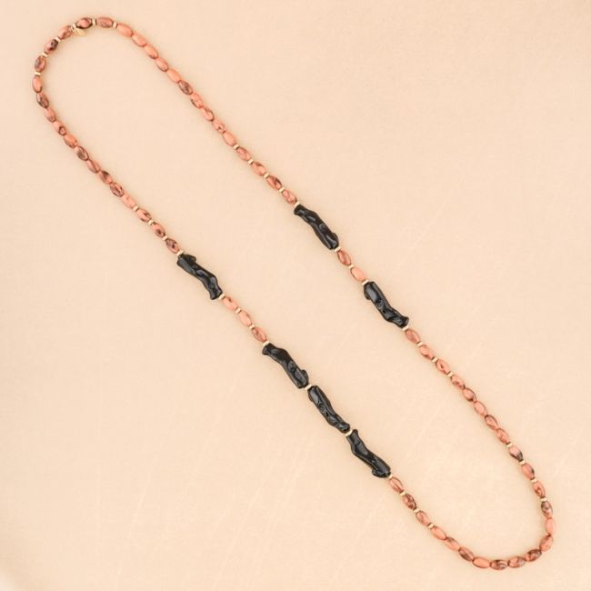 LONG NECKLACE WITH RESIN BEADS