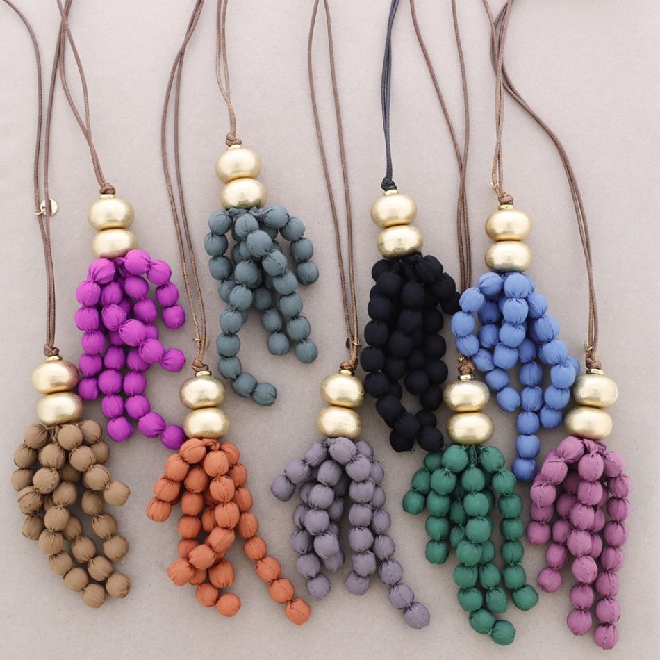 COLLAR LARGO COLGANTE BOLAS REVESTIDAS