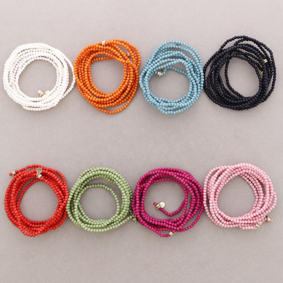 ADJUSTABLE 8-STRAND BRACELET WITH RESIN BEADS