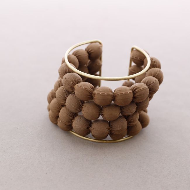 ADJUSTABLE BRACELET WITH COATED BALLS