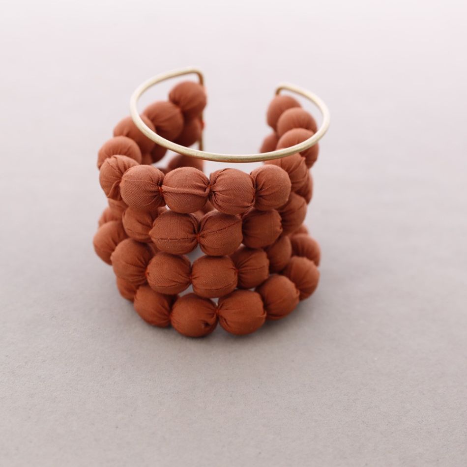 ADJUSTABLE BRACELET WITH COATED BALLS