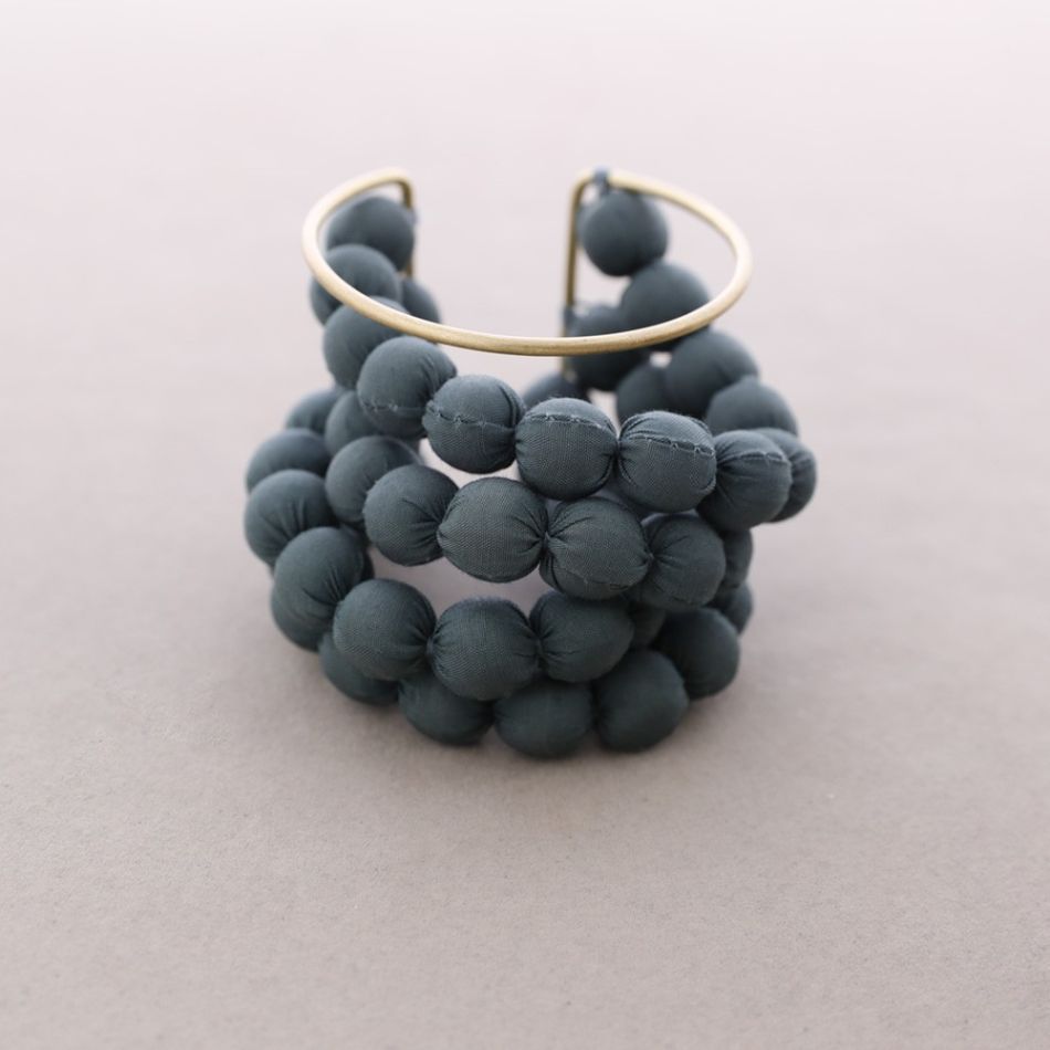 ADJUSTABLE BRACELET WITH COATED BALLS
