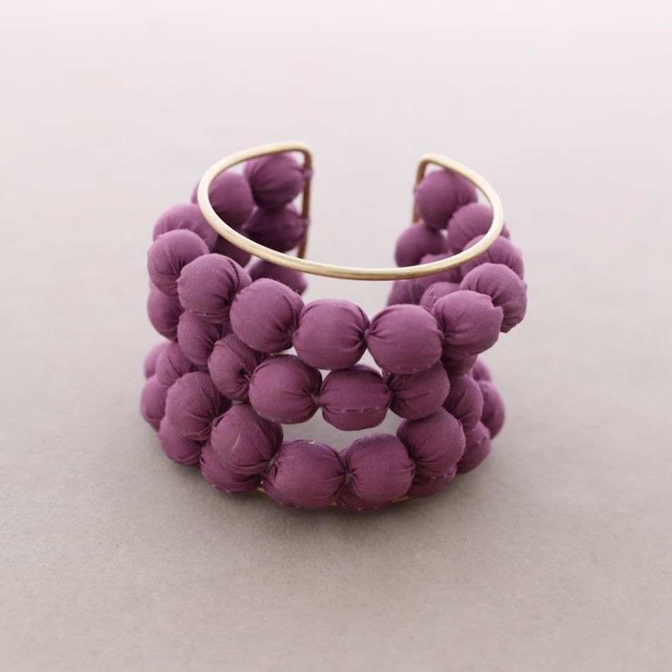 ADJUSTABLE BRACELET WITH COATED BALLS