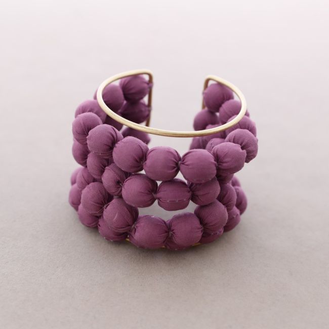ADJUSTABLE BRACELET WITH COATED BALLS