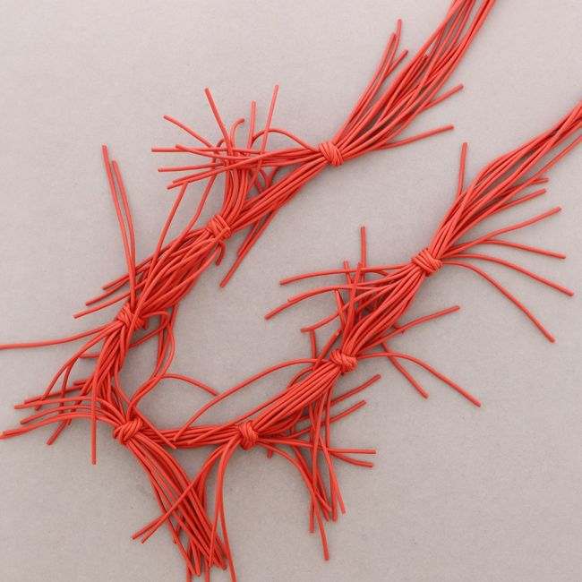 LONG NECKLACE WITH MULTI-KNOT RUBBER