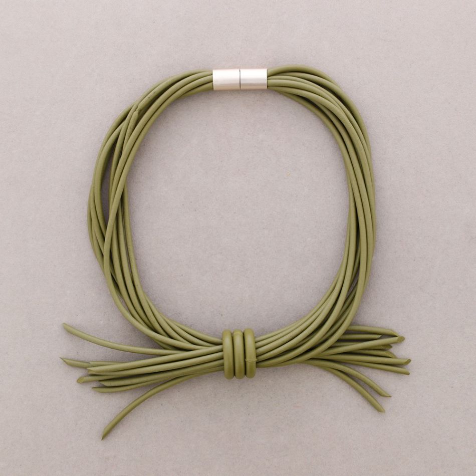 CROSSED RUBBER MAGNET CHOKER