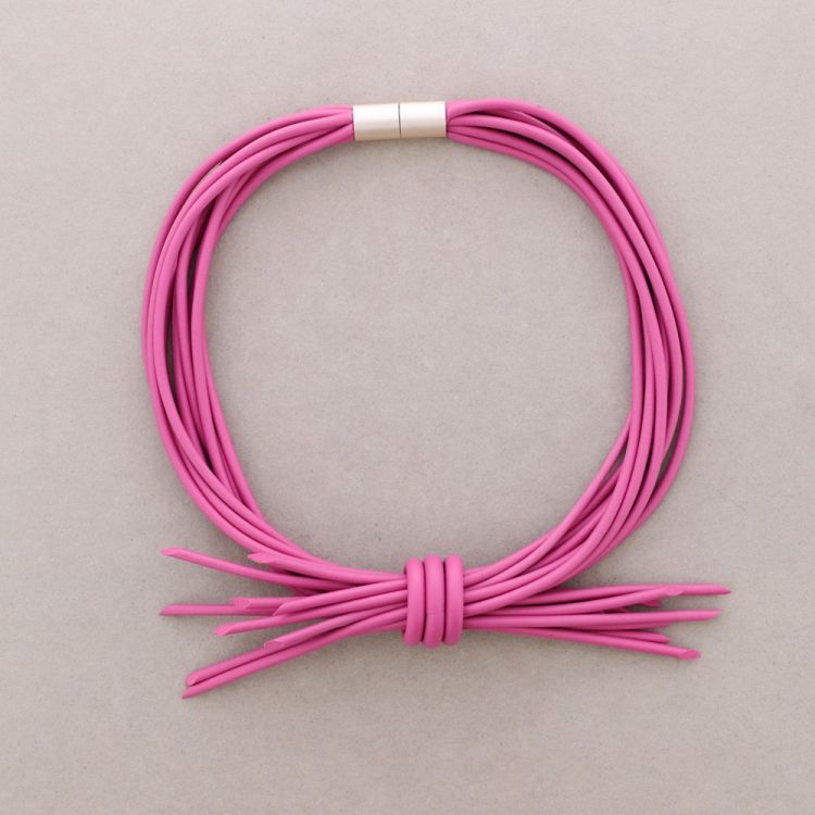 CROSSED RUBBER MAGNET CHOKER