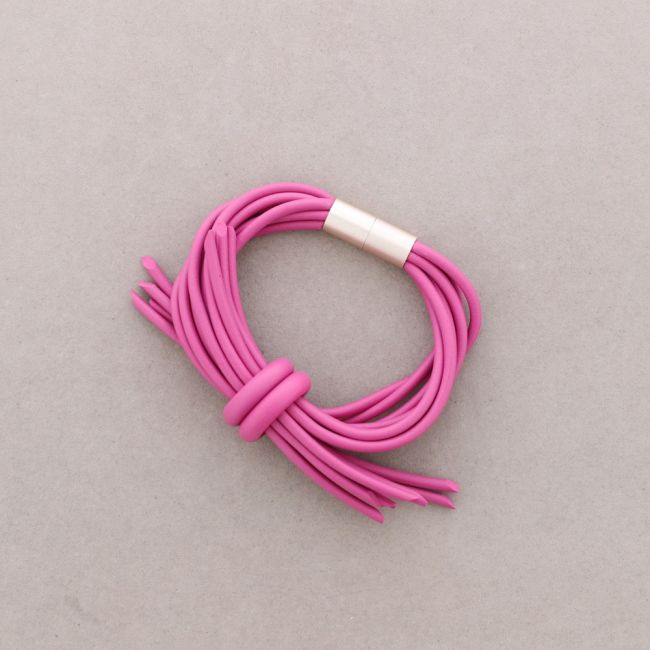 CROSSED RUBBER MAGNET BRACELET