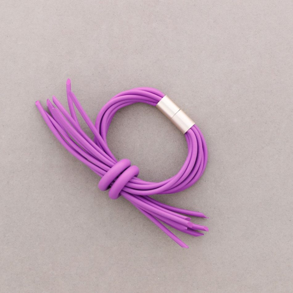 CROSSED RUBBER MAGNET BRACELET
