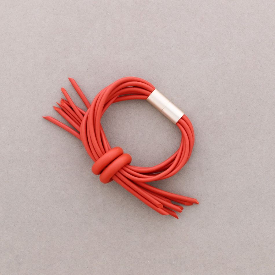 CROSSED RUBBER MAGNET BRACELET