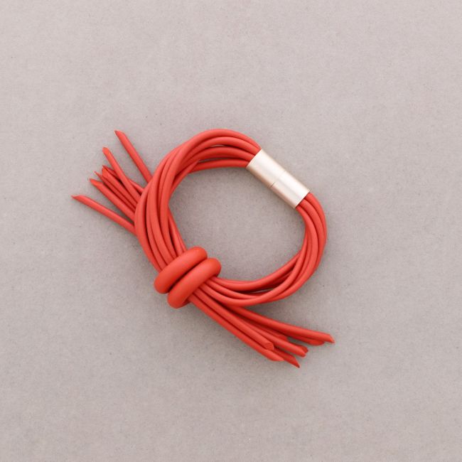 CROSSED RUBBER MAGNET BRACELET