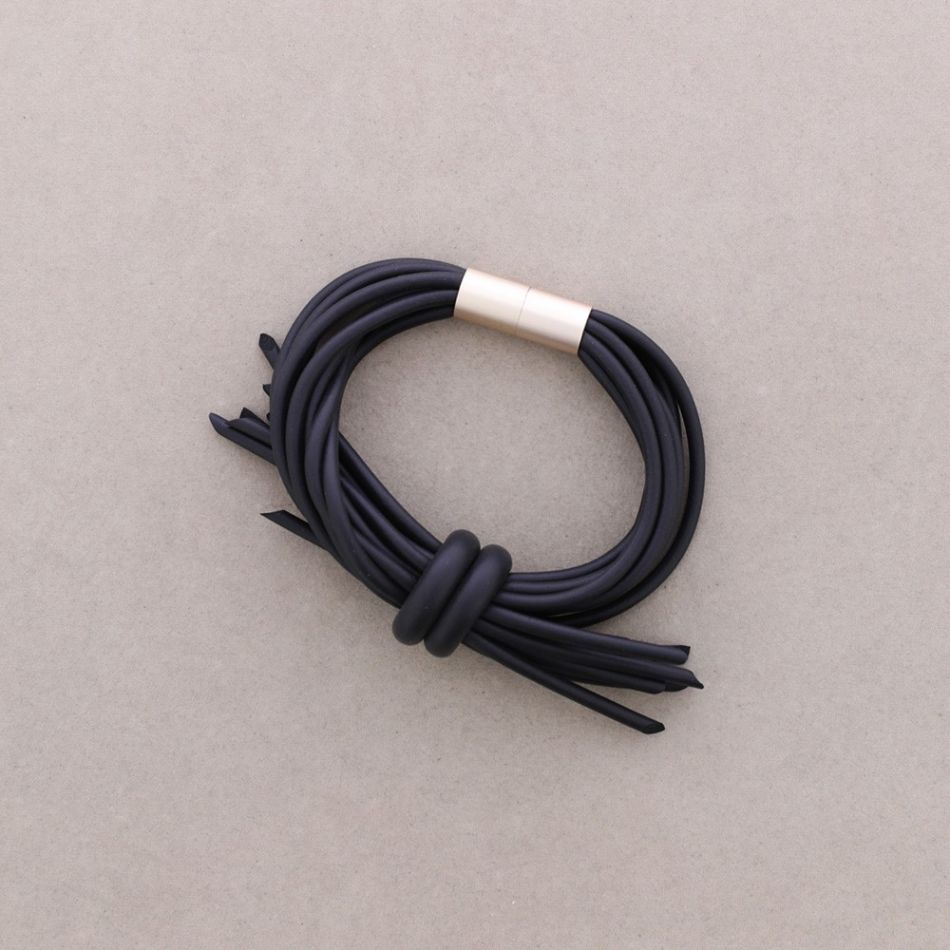 CROSSED RUBBER MAGNET BRACELET