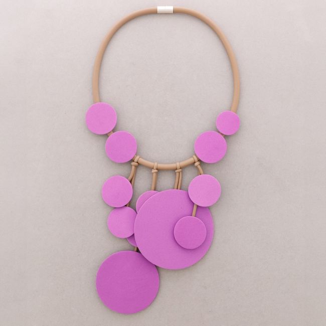 NECKLACE MAGNET RUBBER FRINGE MEDALS FOAMY