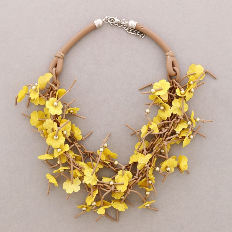 RUBBER FLOWER CHOKER