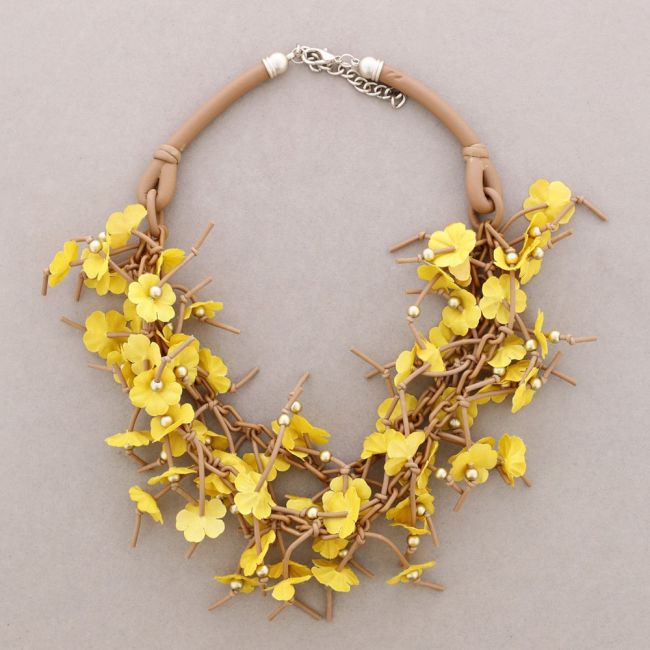 RUBBER FLOWER CHOKER