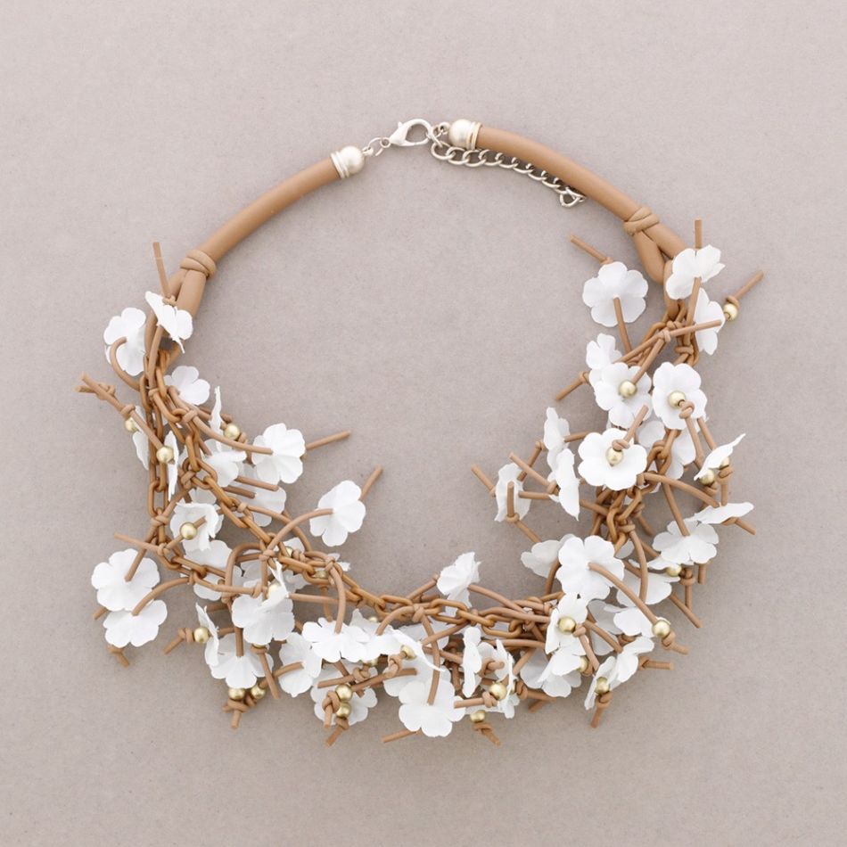 RUBBER FLOWER CHOKER