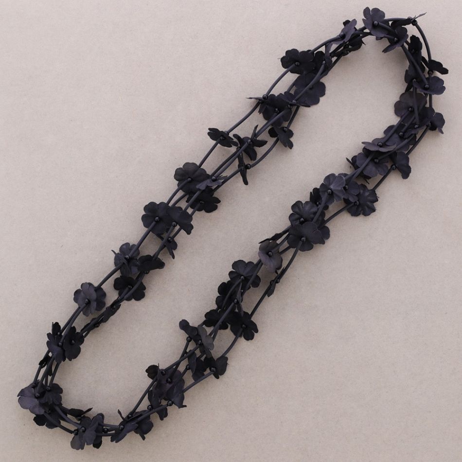 LONG RUBBER FABRIC FLOWER NECKLACE