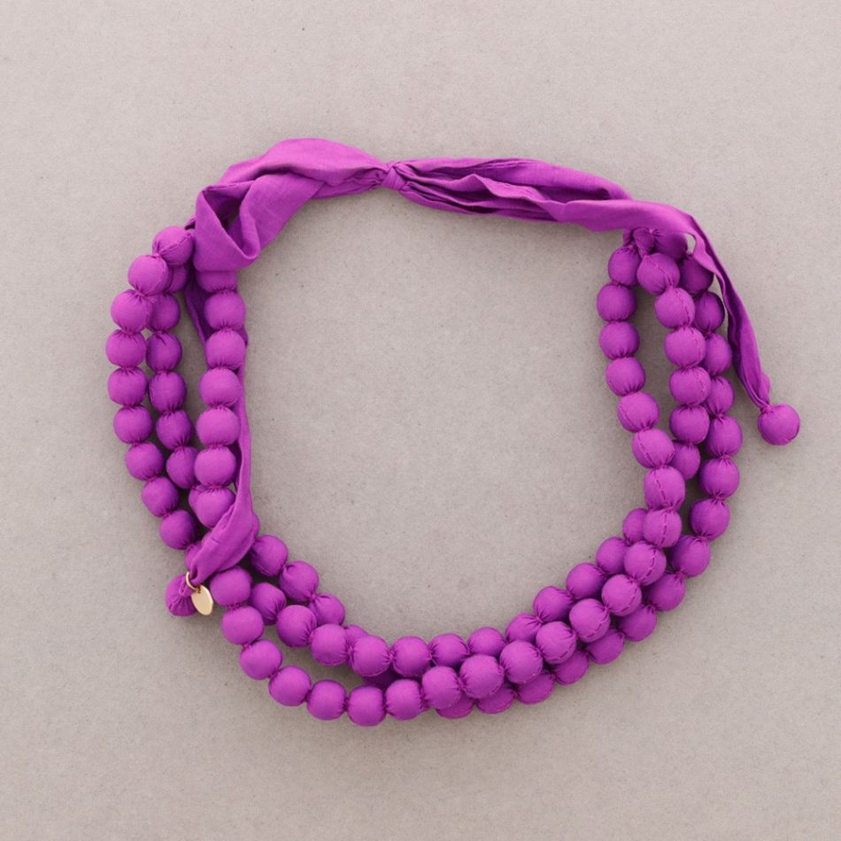 THREE-TURN NECKLACE WITH COATED BALLS