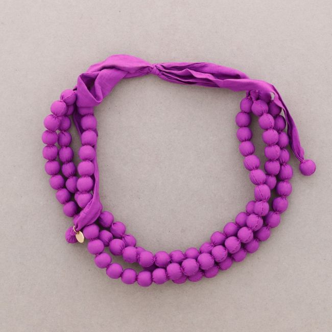 THREE-TURN NECKLACE WITH COATED BALLS