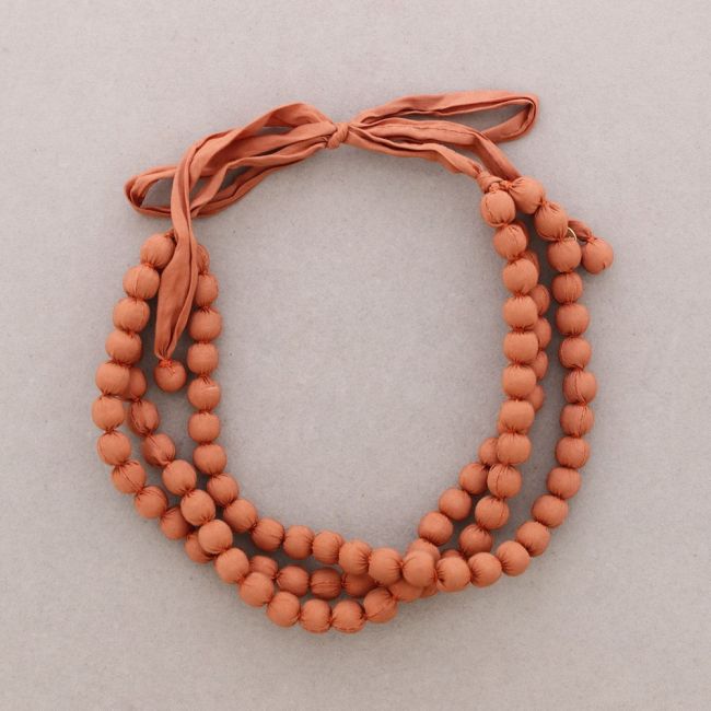 THREE-TURN NECKLACE WITH COATED BALLS