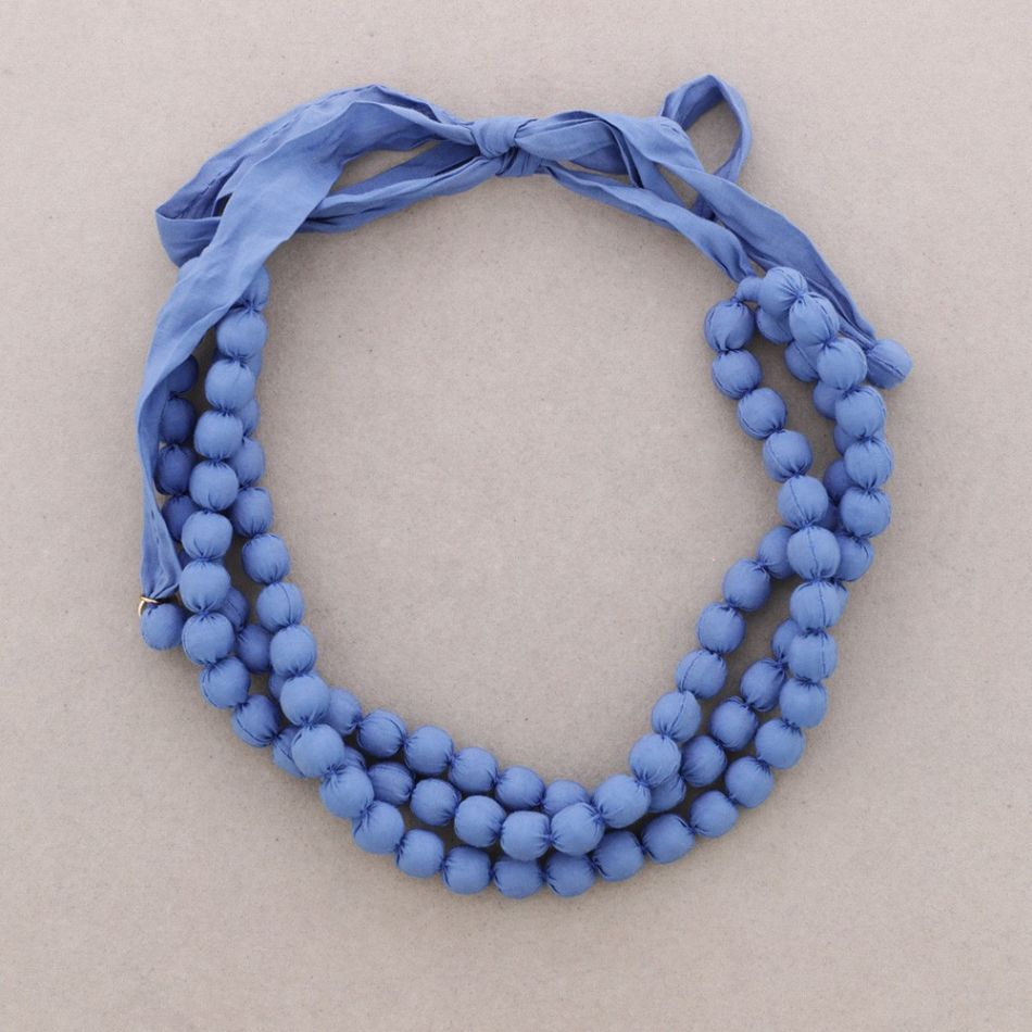 THREE-TURN NECKLACE WITH COATED BALLS