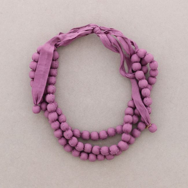 THREE-TURN NECKLACE WITH COATED BALLS