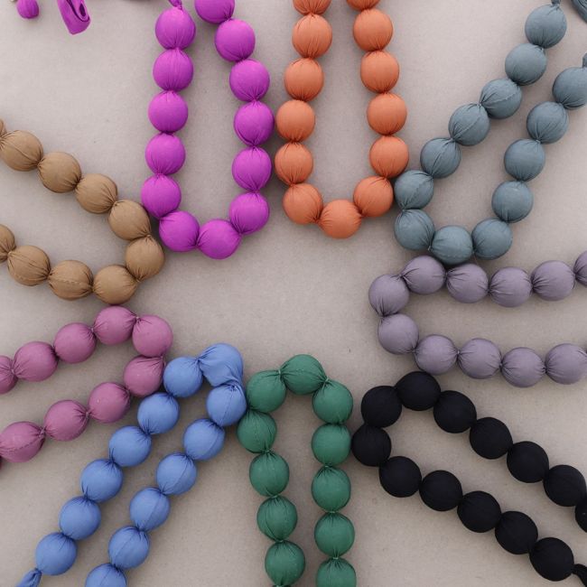 COATED BALL CHOKER