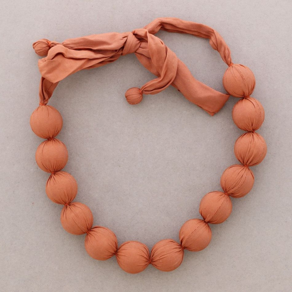 COATED BALL CHOKER