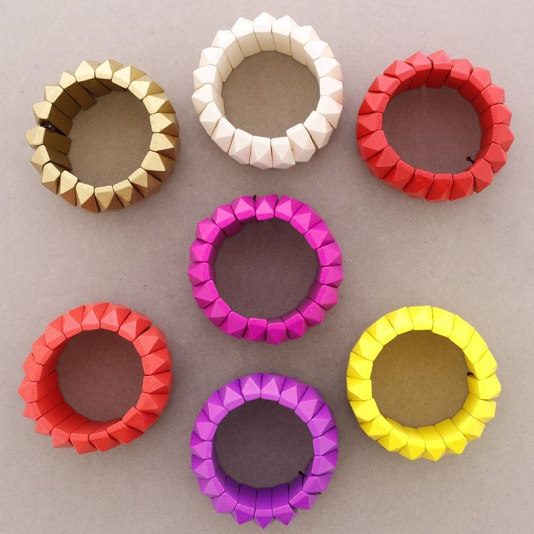 ELASTIC BRACELET WITH WOODEN BEADS 2