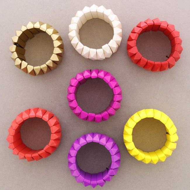 ELASTIC BRACELET WITH WOODEN BEADS