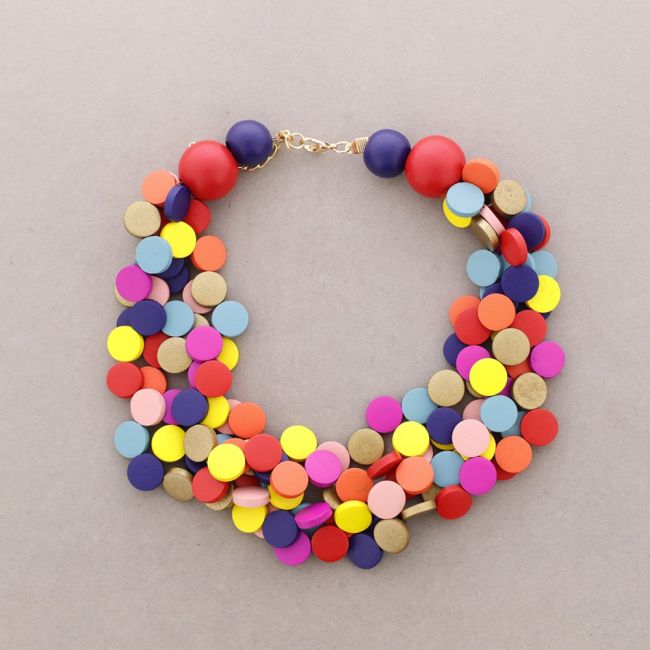 NECKLACE WITH WOODEN MEDALITE