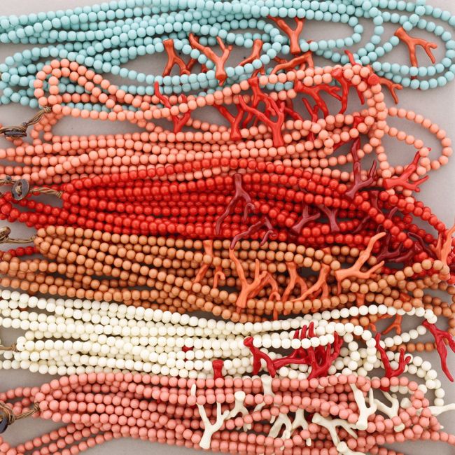 RESIN CORAL BALLS NECKLACE