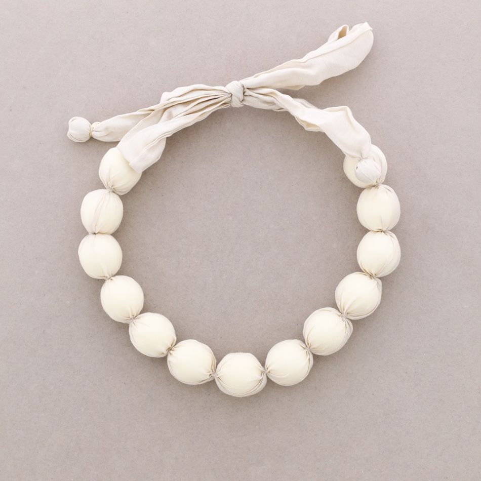 COATED BALL CHOKER