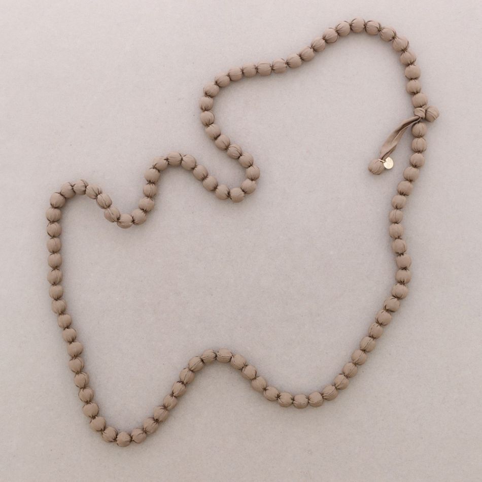 LONG NECKLACE WITH COATED BALLS 1.1M
