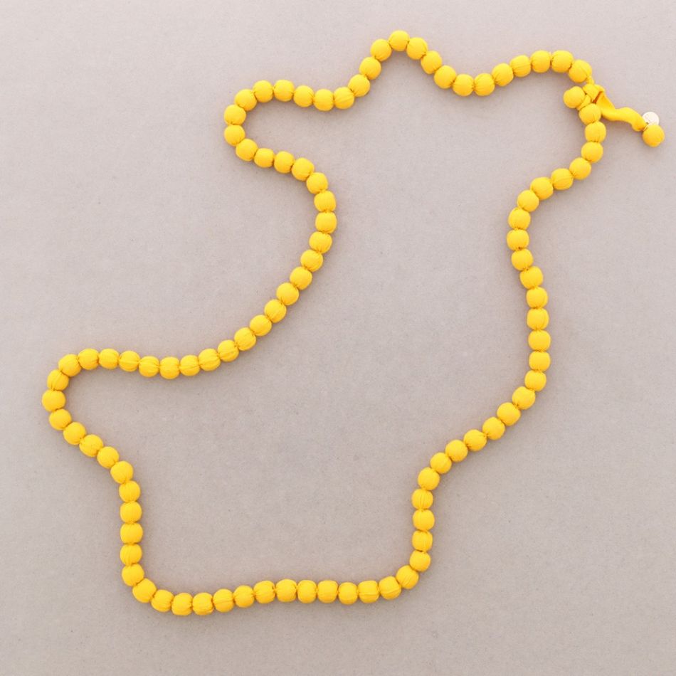LONG NECKLACE WITH COATED BALLS 1.1M