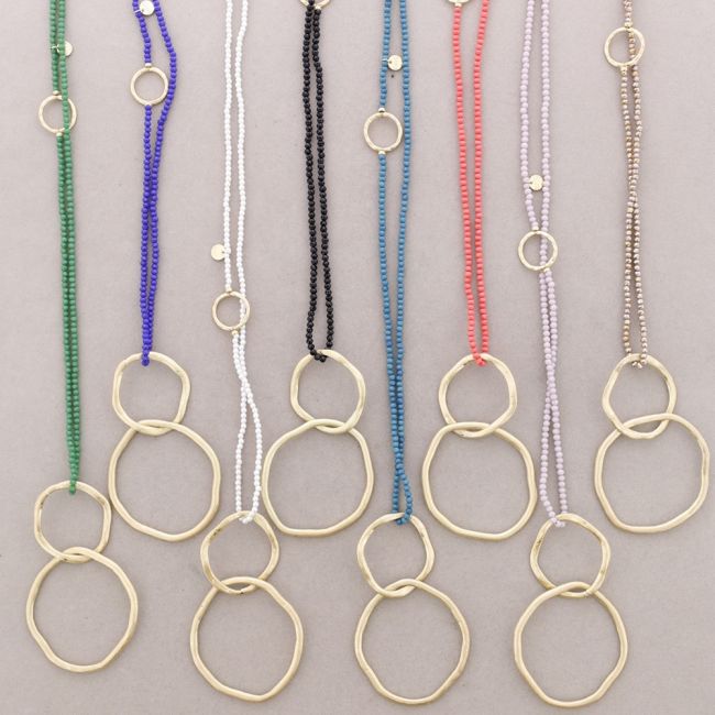 LONG NECKLACE WITH FACETED CRYSTALS, METAL LINK PENDANT