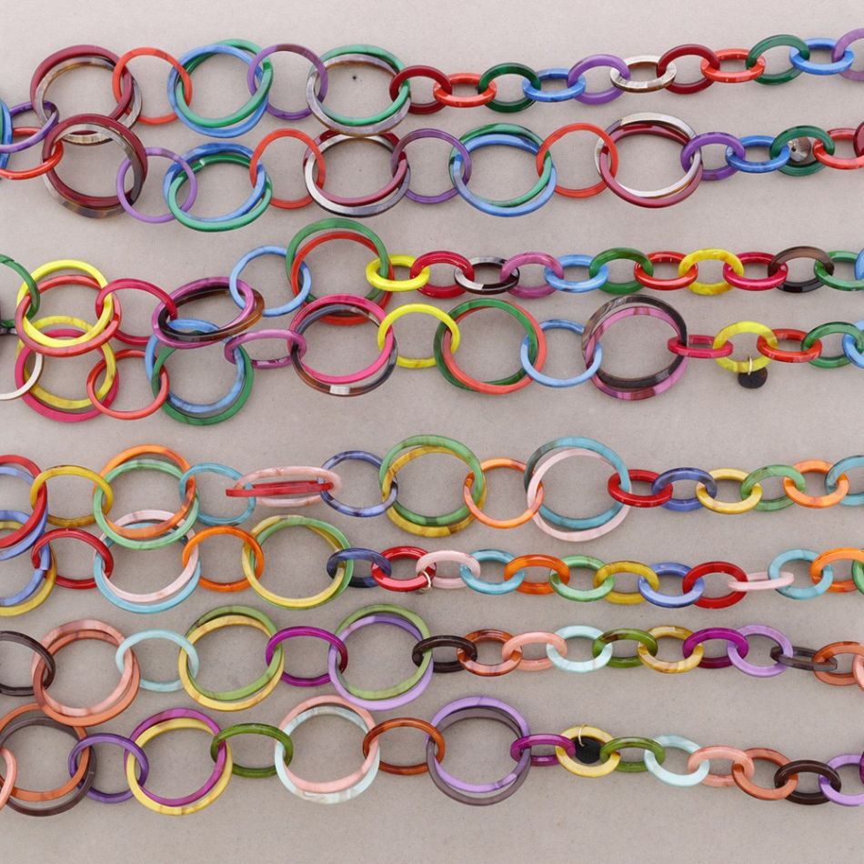 LONG NECKLACE RESIN CHAIN