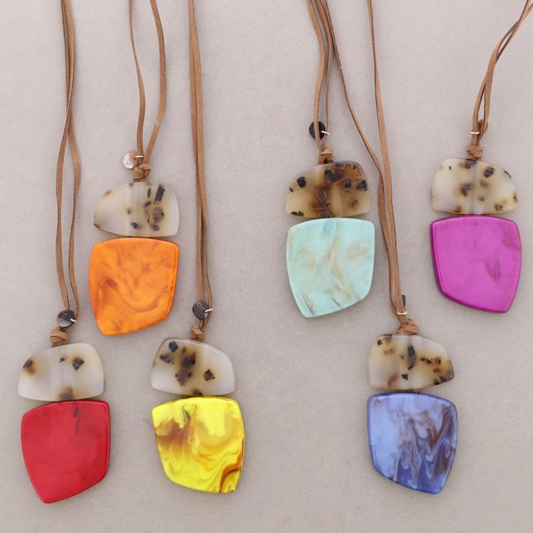 DOUBLE RESIN PENDANT LONG NECKLACE 2