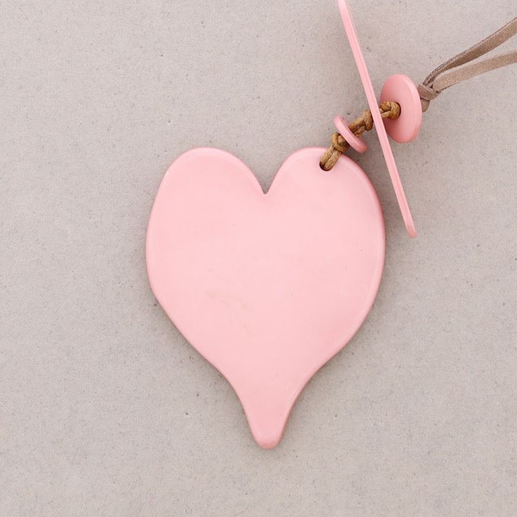 RESIN HEART PENDANT LONG NECKLACE