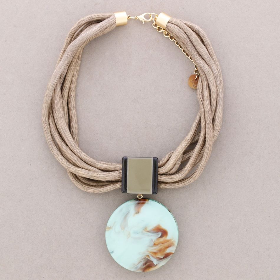 RESIN PENDANT SHORT NECKLACE