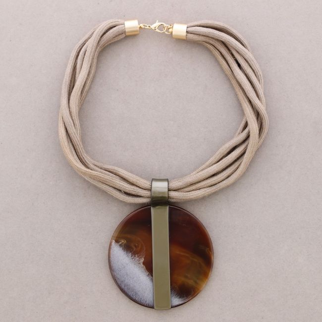 RESIN MEDALLION PENDANT NECKLACE