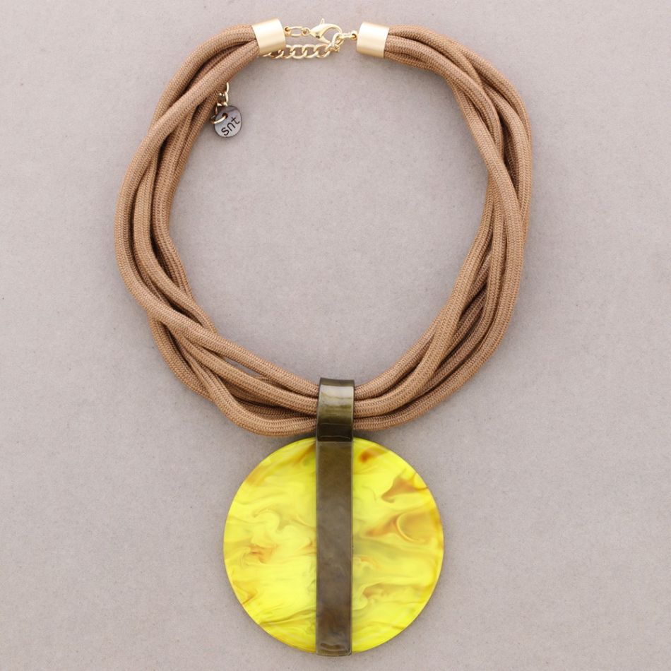 RESIN MEDALLION PENDANT NECKLACE