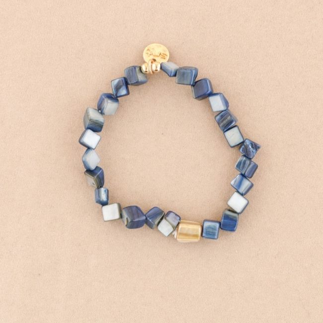 ELASTIC BRACELET WITH NACRE BEADS