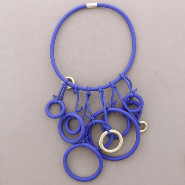 NECKLACE MAGNET FRINGE RUBBER HOOPS