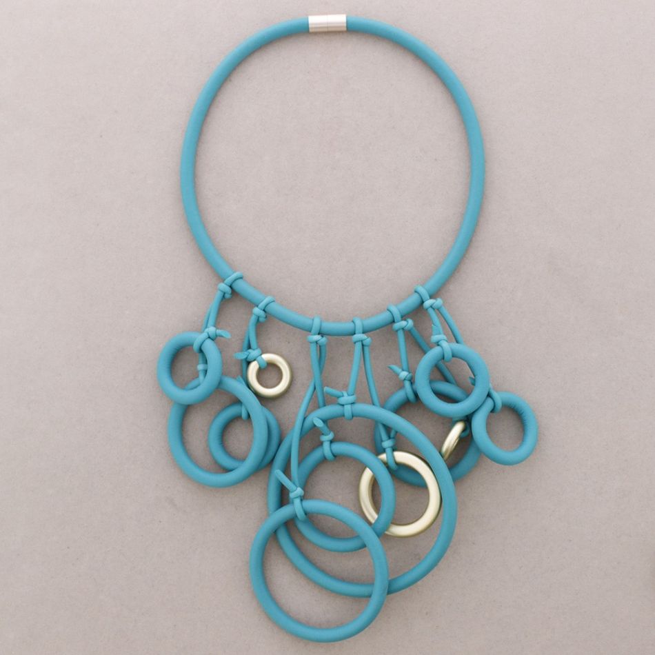 NECKLACE MAGNET FRINGE RUBBER HOOPS