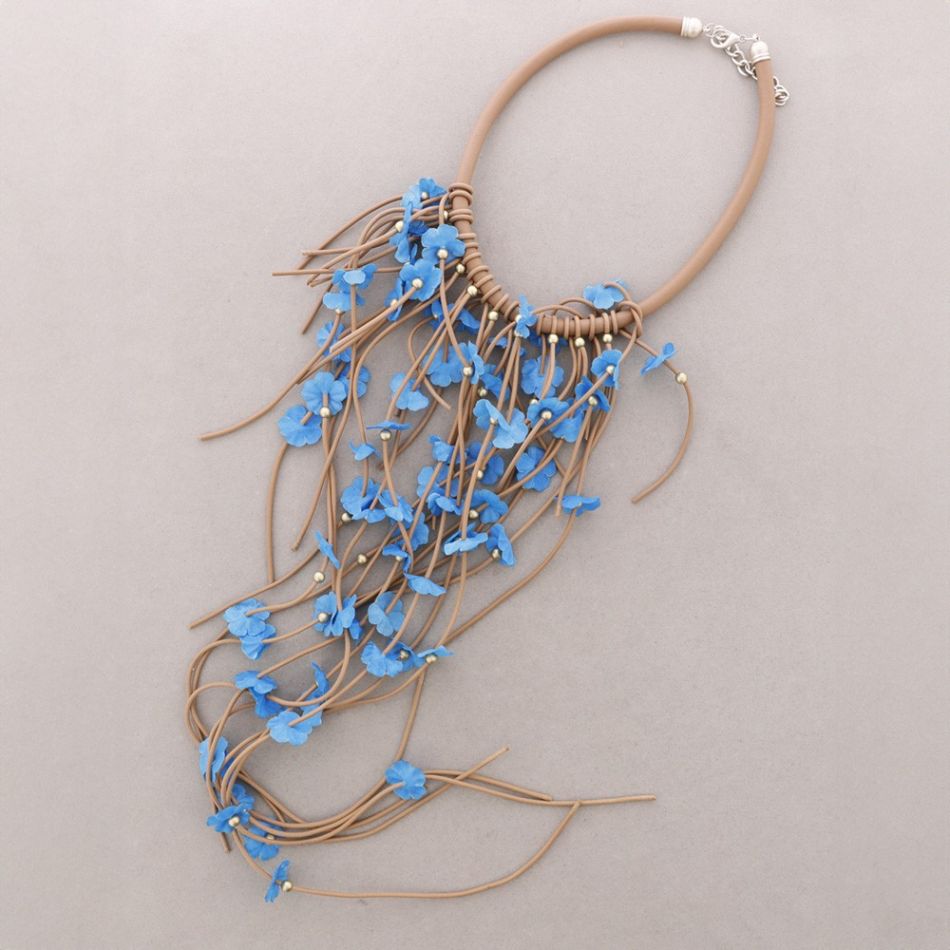 RUBBER NECKLACE WITH FRINGES AND FLOWERS