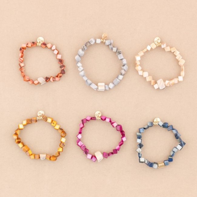 ELASTIC BRACELET WITH NACRE BEADS
