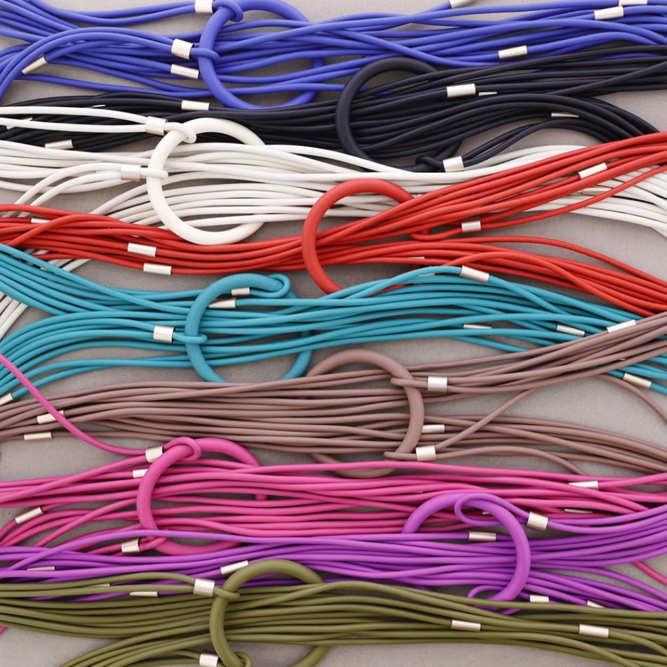 COLLAR LARGO IMÁN MULTI TIRA GOMA